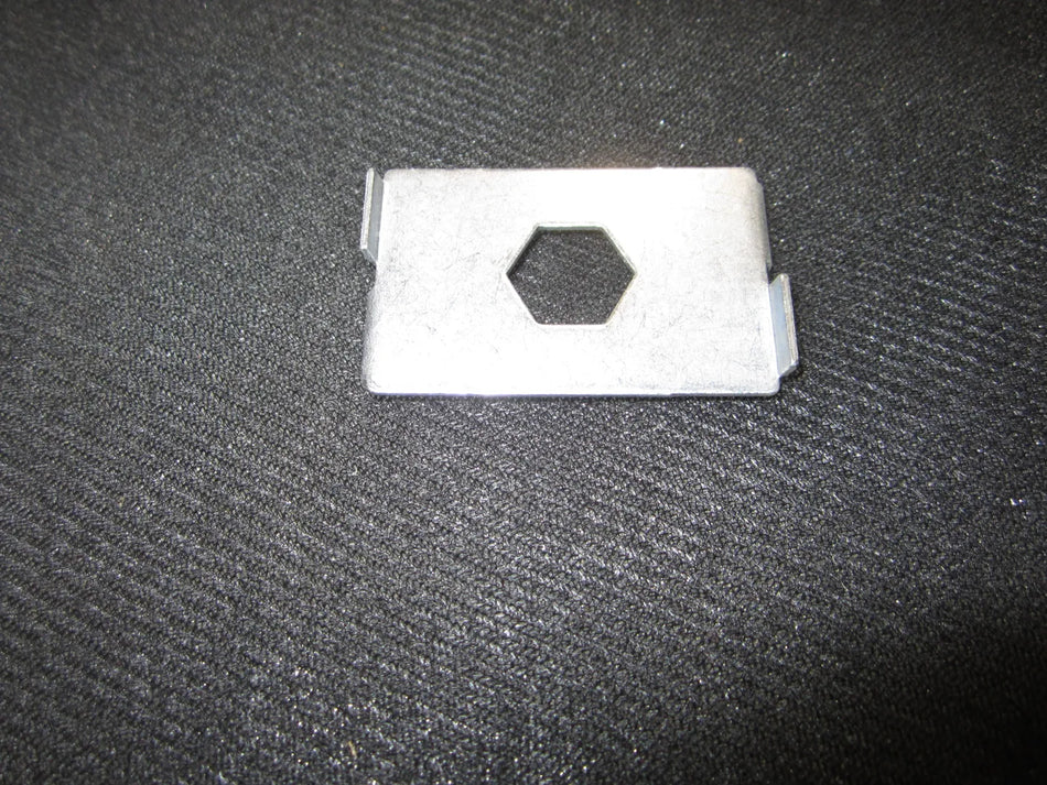 JLG Part # 1321134 – Locking Plate Siv-2d