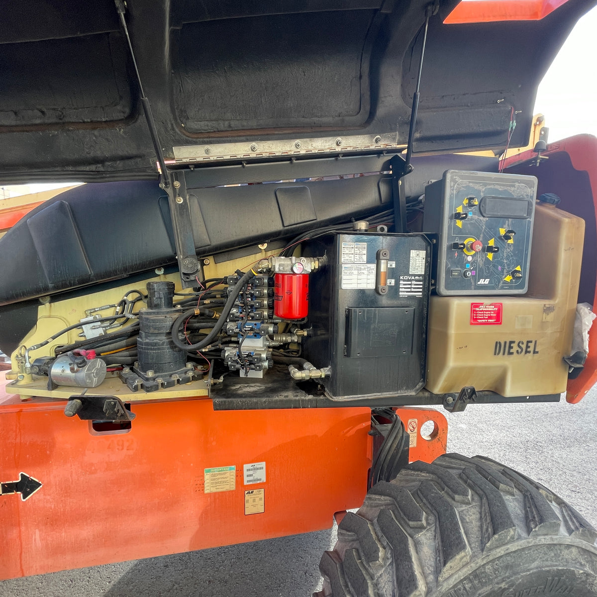 2005 JLG Hydraulic bay and controls for sale boom lift